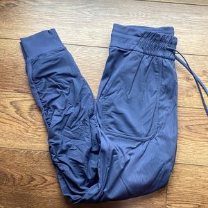 Lululemon dance studio jogger size 6